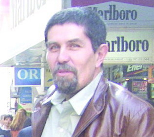EL PERIODISTA JORGE BONICA REALIZANDO UNA ENTREVISTA A EL COMISIONADO Sr. ALVARO GARCES POR JUSTÍN RADIO BOCONA INTERNET.